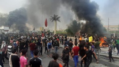 Photo of الأمن العراقي يستخدم القنابل المسيلة للدموع لتفريق المتظاهرين وسط بغداد